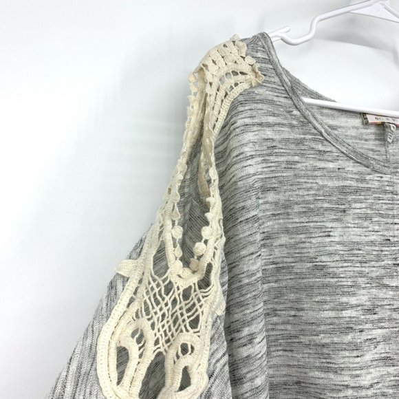 Anthropologie Eri + Ali Top Gray Beige Crochet Split Sleeve - Picture 5 of 9